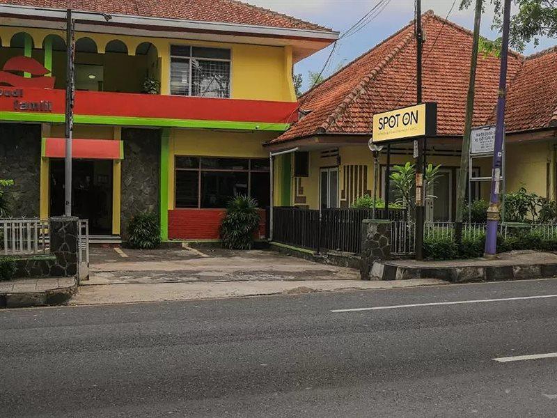 Oyo Life 1708 Hotel Budi Famili 1 Syariah Ciamis Ngoại thất bức ảnh